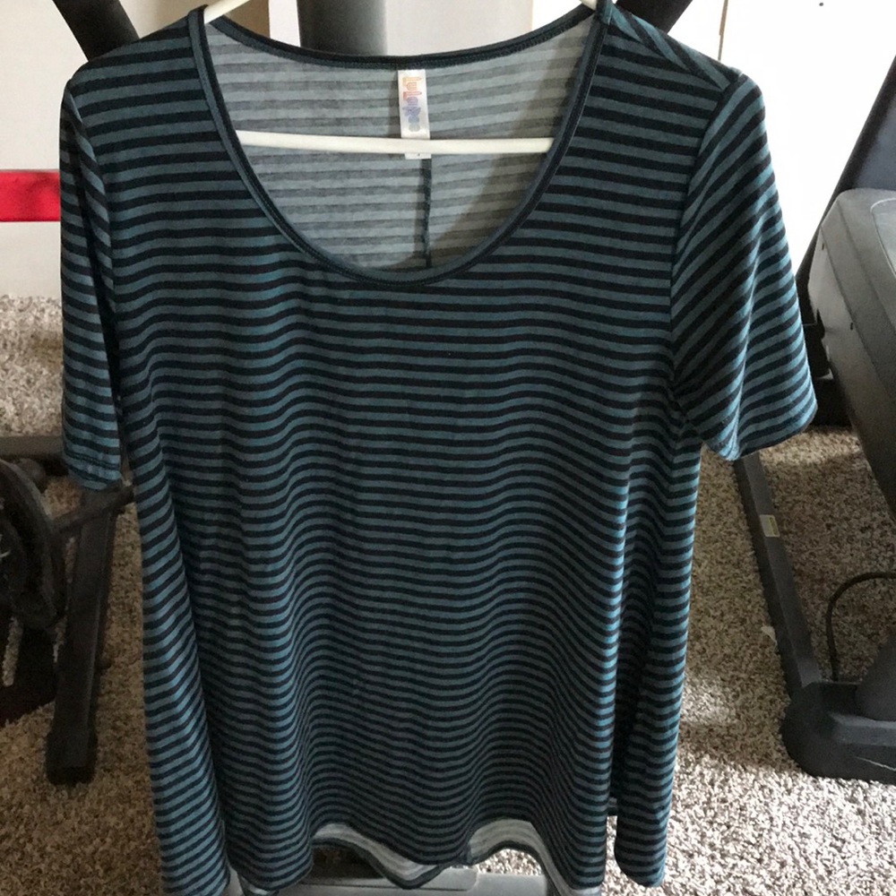Lularoe small perfect tee
